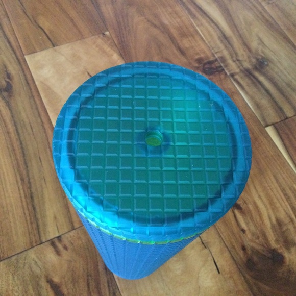 Starbucks Green Jelly Grid Tumbler 2022 Limited Edition 24 ounce - Picture 4 of 7